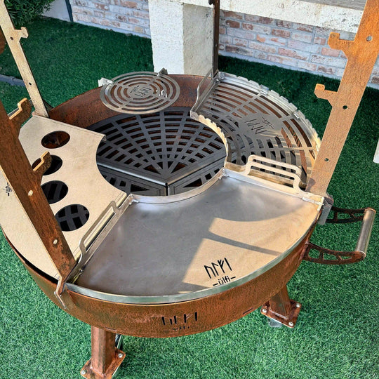 Brasero en métal avec grille de cuisson et accessoires de découpe laser.