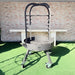 Barbecue circulaire en métal noir sur roulettes avec support de cuisson