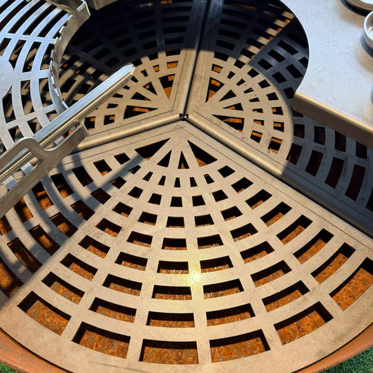 Grille de découpe laser en métal avec motifs géométriques pour chaudronnerie.